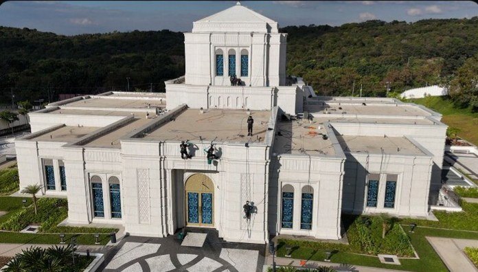 Façade maintenance at another temple